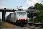 Crossrail 185 579-0 am 11.07.2014 mit einem LKW Walter KLV bei der Durchfahrt in Orschweier gen Freiburg.