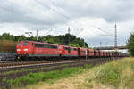 151 113-8 und 151 116-1 in Doppeltraktion mit dem täglichen Erzzug, kommend aus Richtung Hamburg.