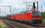 Doppeltraktion  DB Cargo Deutschland AG   193 319  [NVR-Number: 91 80 6193 319-1 D-DB] +  193 323  [NVR-Number: 91 80 6193 323-3 D-DB] mit Erzzug am 25.06.18 Bf. Flughafen Berlin-Schönefeld. 