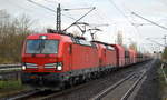 DB Cargo Deutschland AG mit Doppeltraktion  193 327  [NVR-Number: 91 80 6193 327-4 D-DB] +   193 316  [NVR-Number: 91 80 6193 316-7 D-DB] mit Erzzug (leer) Richtung Hamburg am 13.11.18 Bf. Berlin-Hohenschönhausen.
