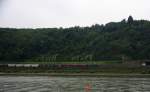 Eine unbekante schwarze 193er von MRCE  kommt durch Oberwinter(am Rhein) aus Richtung Koblenz mit einem langen Kohlenzug aus Neunkirchen(Saar) nach Moers(Gbf)  und fährt in Richtung