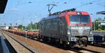 PKP CARGO S.A., Warszawa [PL] mit  EU46-514  [NVR-Nummer: 91 51 5370 026-4 PL-PKPC] und einem nur gering beladenen Taschenwagenzug am 02.09.21 Durchfahrt Bf.