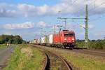 DB Cargo 185 230 mit KLV-Zug DGS 42737 Malmö godsbangård - Köln Eifeltor (Diepholz, 08.10.2021).