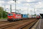 193 338 #dbcargofährt Vectron mit KLV in Berlin Schönefeld Flughafen, August 2023.