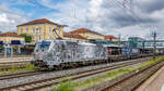 91 80 6193 997 mit einem Güterzug in Regensburg Hbf am 17.08.2024