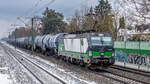 91 80 6193 217 passiert am 16.02.2025 mit einem KLV-Zug Gronsdorf in Fahrtrichtung München.