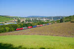 152 156 DB Cargo mit einem KLV-Zug bei Marktbreit Richtung Würzburg, 03.09.2021