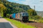 5370 053-8 (6193 059) Piotrek Cargounit mit Containerzug in Bad Salzig, August 2025.