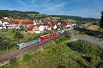 Am Morgen des 19. Juli 2025 passierte die für TX Logistik fahrende 6193 153 mit dem KLV-Zug DGS 40565 von Padborg nach Verona Q.E. die malerische Ortschaft Oberhaun im osthessischen Haunetal. 