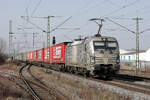 die von TXL eingesetzte Railpool 193 997 mit einem KLV-Zug in Mertingen, 06.03.2026 (Aufnahme vom Bahnsteig aus)