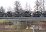 Militärzug in Schwandorf auf der Naabbbrücke 15.03.2022 Irgendwie sieht man sowas mit eher gemischten Gefühlen.