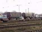 Bundeswehrfahrzeuge abgestellt in Seelze Rangierbahnhof am 28.03.2009.