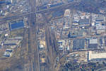 Blick aus dem Flugzeug auf den Güterbahnhof Berlin Nordost.
Fotografiert am 7. April 2018.