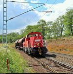 Ein überschaubarer Schüttgutzug mit 261 021-0 (Voith Gravita 10 BB) DB durchfährt den Hp Zscherben auf der Bahnstrecke Halle–Hann.