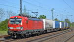 DB Cargo AG [D] mit  193 382  [NVR-Nummer: 91 80 6193 382-9 D-DB] und einigen Taschenwagen Richtung Rbf. Seddin am 09.05.22 Durchfahrt Bf. Saarmund.