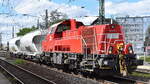 DB Cargo AG, Mainz mit ihrer  261 048-3  (NVR:  92 80 1261 048-3 D-DB ) uns zwei Staubgutwagen am 03.05.23 Vorbeifahrt Bahnhof Magdeburg Neustadt.