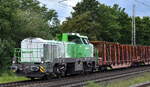 DB Cargo AG, Mainz [D] mit der angemieteten Nexrail vossloh  G 18 Lok (NVR:  92 80 4180 001-4 D-NXRL ) und einigen Güterwagen mit Stahlprodukten am 06.07.23 Höhe Bahnhof Dedensen-Gümmer.