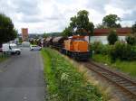 KSW Gterzug am 07.Juli 2007 auf der Lumdatalbahn (Lollar - Londorf)nach Mainzlar/Didierwerke (FMDW) hat eben die Einleitungsweiche in Lollar passiert. Im Hintergrund der historische Gichtturm von Fa. BBT