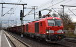 DB Cargo AG, Mainz [D] mit ihrer Vectron Dual Mode Lok  249 023  [NVR-Nummer: 90 80 2249 023-3 D-DB] und gemischten Güterwagen Richtung Rbf. Seddin am 03.12.24 Höhe Bahnhof Golm (Potsdam).