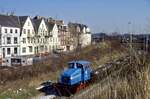 Lok 7 der Mannesmann Werke bringt eine Fuhre vom Bahnhof Düsseldorf Rath ins Werk an der Oberhausener Straße, 05.03.1987.