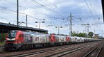Mitteldeutsche Eisenbahn GmbH, Schkopau [D]mit der Eurodual Lok  2159 235-1  [NVR-Nummer: 90 80 2159 235-1 D-ELP] und gleich zwei ihrer Schwesternlok am Haken + Zementstaubzug, es handelte sich  2159