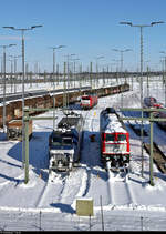 Wintereinbruch in der Zugbildungsanlage (ZBA) Halle (Saale). Die vereiste 145 003-0 hängt am Strom, 232 241-0 (132 241-1) dieselt sich warm.
Aufgenommen von der Berliner Brücke.

🧰 DB Cargo
🕓 11.2.2021 | 11:20 Uhr