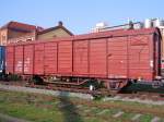 Dieser alte Mehrzweckwagen steht mit anderen Wagen in Magdeburg Rothensee.