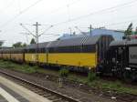 Ein Autotransport Wagen steht am 06.05.14 in Riedstadt Goddelau vom Bahnsteig aus Fotografiert