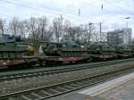 Ein mit Panzern beladener Militrzug rollte am 13/03/2010 durch Kln-West.