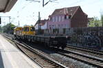 Am 11.07.2023 schob der DB Netz 746 017 (99 80 9110 017-7 D-DB) den 37 80 3939 113-1 D-DB in Hannover-Linden Fischerhof Richtung Seelze.