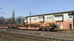 Gterwagen mit Schienentrangen in Lehrte am 27.03.2012.