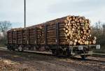 Holztransportwagen 4-achsig auf dem Holzverladegelände am Bf Euskirchen - 18.01.2014