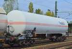 Druckgaskesselwagen der Tyczka Gase GmbH mit der Nr. 33 RIV 80 D-TTGE 7813 640-9 Zags Bf. Wolfratshausen (UN-Nr.: 23/1965 = Kohlenwasserstoffgas, Gemische, verflüssigt, N.A.G.) am 10.09.18 Bf. Flughafen Berlin-Schönefeld.