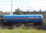Druckgaskesselwagen Zagkks der Wascosa AG Nr.: 33 RIV 80 D-WASCO 7919 999-2, eingereiht in einem abgestellten Güterzug im Güterbahnhof Hannover-Linden am 25.07.2015.