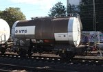 Kesselwagen Zces der VTG Nr.: 23 RIV 80 D-VTGD 7375 787-0 in Kesselzug eingereiht bei der Durchfahrt in Köln-West am 05.10.16 eingefangen.