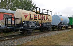 Zwei historische Kesselwagen für Benzin der Leuna-Werke (Halle 591 382 P) und des ehem.