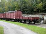 Diese Gterwagen stehen am Lokschuppen in Schwarzenberg, 03.10.07