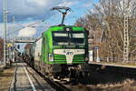 RTI - Railtrans International, s.r.o., Bratislava [SK] mit 383 112-0 (NVR-Nummer: 91 56 6383 112-0 SK-RTI) und Kesselzug am 01. März 2026 bei der Durchfahrt durch den Bahnhof Dabendorf in Richtung Zosen.

