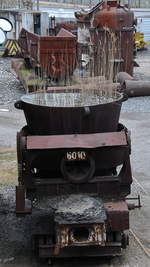 Dieser Schlackenwagen in seiner neuen Funktion als überdimensionierter Pflanzenkübel.