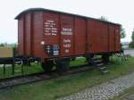 Historischer gedeckter Gterwagen,am 20.Mai 2013,im Rostocker Stadthafen.