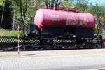 Der andere Löschwasserwagen der HSB stand am 25.04.19, im Bahnhof Drei-Annen-Hohne, auf dem Rollwagen Rf4 99-06-05.