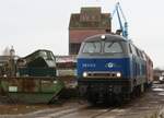 EGP 218 205-3 / dahinter 151 167-4 / im Binnenhafen Anklam - 14.12.2021