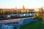 Roncalli Zirkus Verladung am 13.11.22 bei der Hafenbahn Frankfurt am Main von einer Brücke aus fotografiert