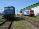 Drei Lok`s gleichzeitig im Stralsunder Nordhafen,am 17.Juni 2013,ist mittlerweile keine Seltenheit mehr.Zu sehen die PRESS 346 020,Re482 039 und LOCON`-102.Aufgenommen durch das Hafentor.