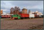 Die Werklok 8 der VEB Binnenhäfen Mittelelbe Magdeburg hat als Ausstellungsstück bei den Magdeburger Eisenbahnfreunden überlebt. Am 31.01.2016 steht die N4 neben einem ORT im Handelshafen. Im Hintergrund befindet sich die Röstfein-Kaffeerösterei.