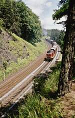 V100 mit Schub 50 2425     Schiefe Ebene