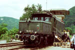 Altbauellok 194 070-9 (DB) bei der Veranstaltung  50 Jahre Elektrischer Zugbetrieb auf der Geislinger Steige  vor dem Stellwerk Geislingen Steige (26.06.1983).