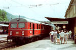 Stuttgarter Vorortzug der DB-Baureihe 425 (ET 25) am Ausgangspunkt der Geislinger Steige, dem Bahnhof Geislingen (Steige) von 1850, am Tag der Veranstaltung  50 Jahre Elektrischer Zugbetrieb auf der