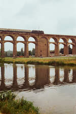 Enzviadukt bei Bietigheim (1983). Könnte das eine Ellok der DB-Baureihe 110 sein?  