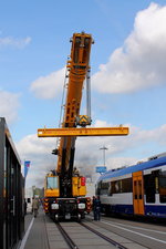 Die Fa. Kirow präsentiert am 24.09.2016 auf der InnoTrans in Berlin den Eisenbahndrehkran KRC 1100 für die Schweizer Fa. VANOMAG.
Das schwere Nebenfahrzeug (99 85 9219 034-7) hat ein Eigengewicht von 112,0 t .
